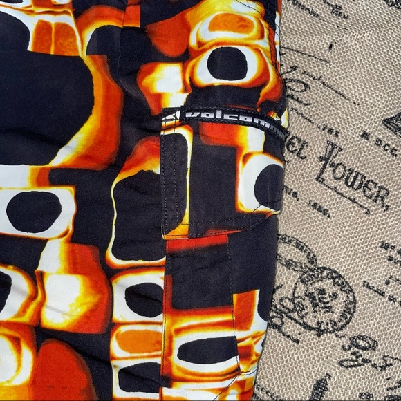 Volcom Mod Tech Black/Orange Distraction Print Short Size 32 - Picture 10 of 13
